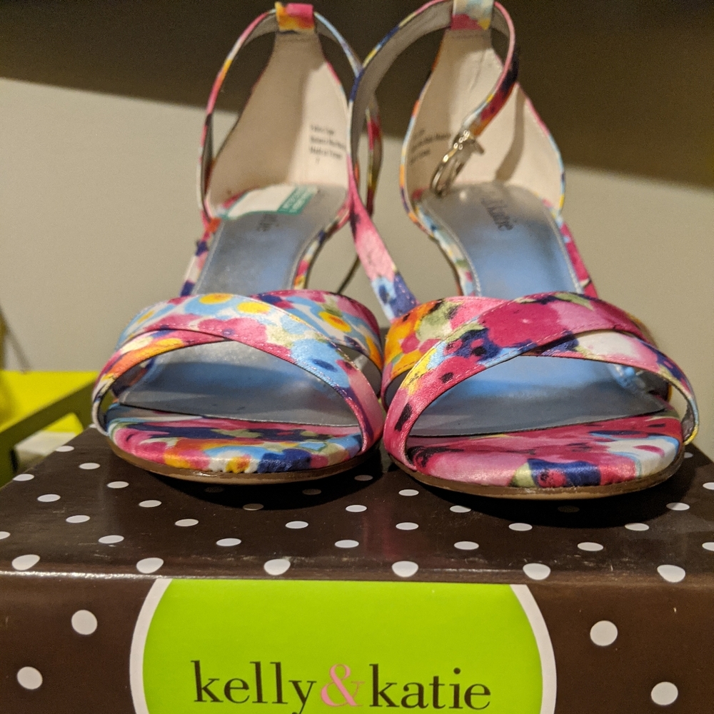 WORN ONCE, Kelly & Katie , Floral sandals size 7